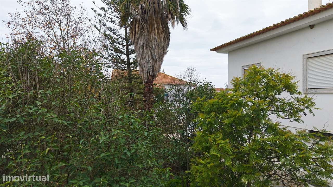 Moradia Senhorial com 16 divisões com Arrumos e Jardim, centro-26