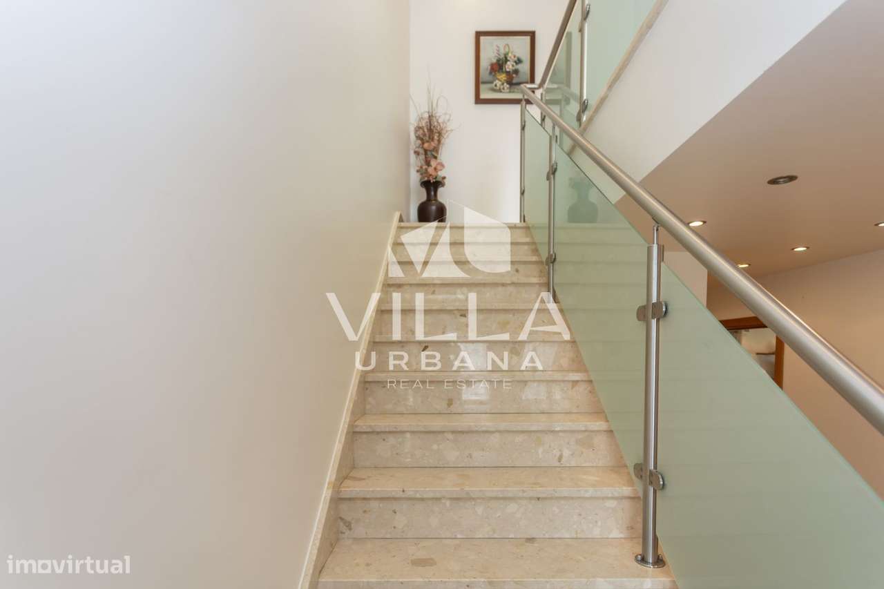 Moradia T3 +1 com Garagem localizada numa zona tranquila em Belverde-20