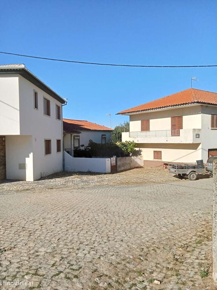 Casa 2 Pisos para Restauro – Rio Frio, Bragança-3