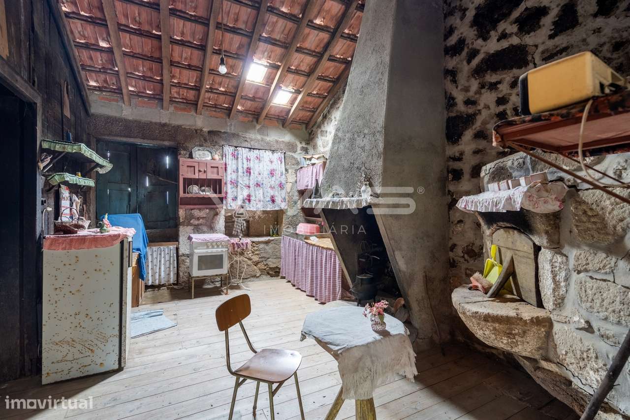 Moradia individual T3 para recuperar em Vilarinho, Vila Verde - Grande imagem: 5/19