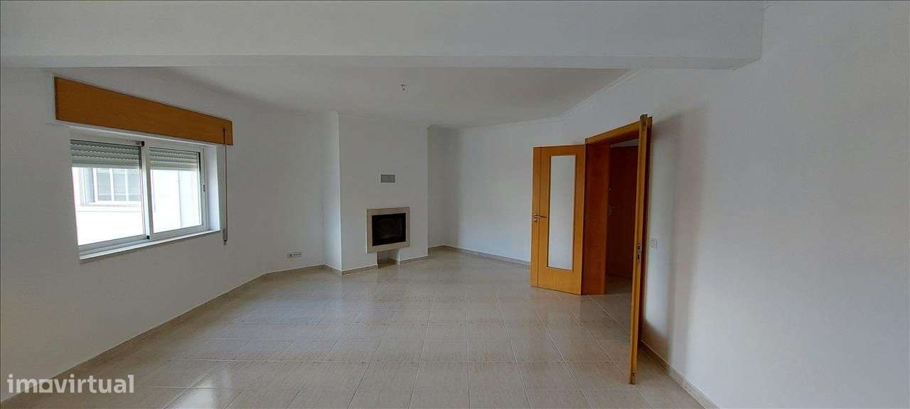 Apartamento em zona central da Azambuja - Grande imagem: 3/17