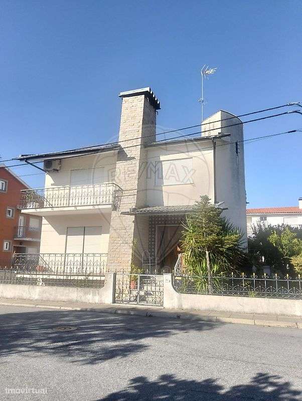 Moradia T5 para venda-6