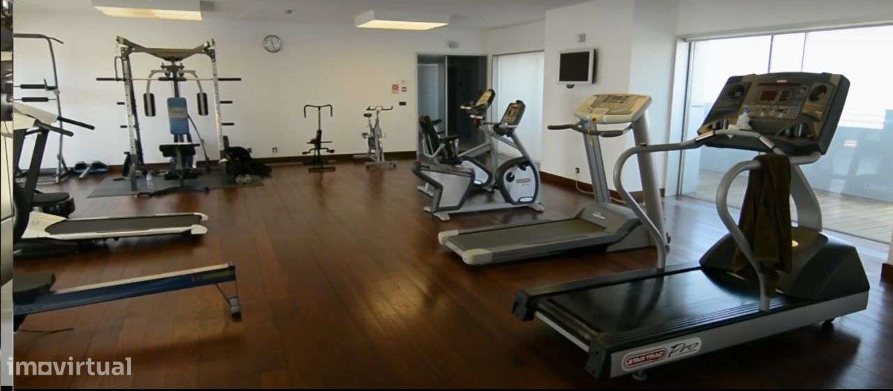 Apartamento T4 de Luxo no Restelo com Vista sobre Tejo e Lisboa-16