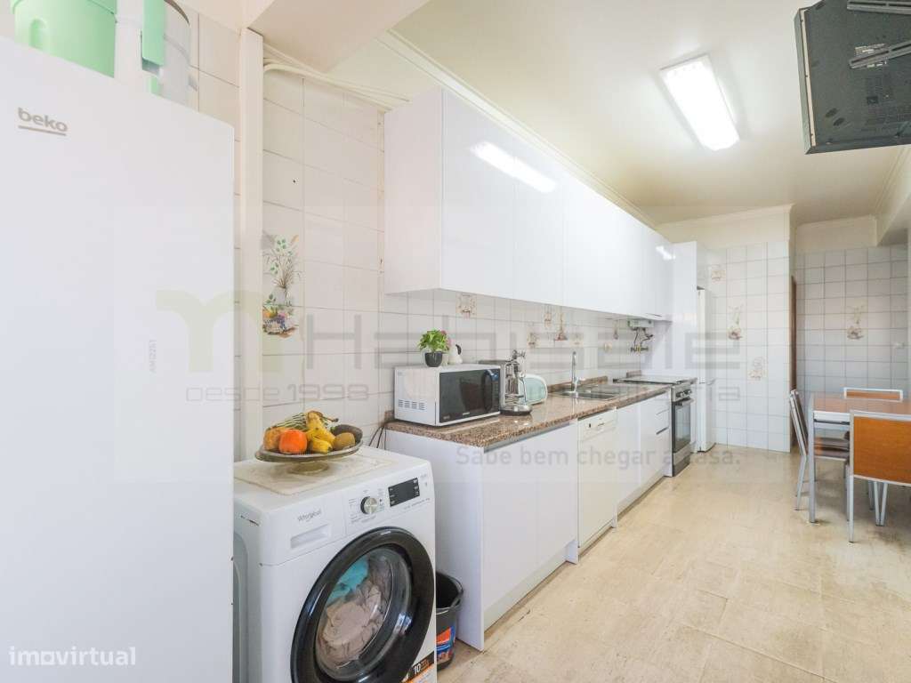 T4 com parqueamento e arrecadação a 2 min. do metro do Lumiar - Grande imagem: 5/31