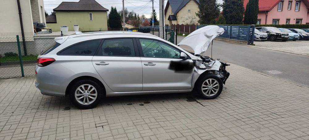 Hyundai i30 III (2017-) 1.0 T-GDI Modern 2024