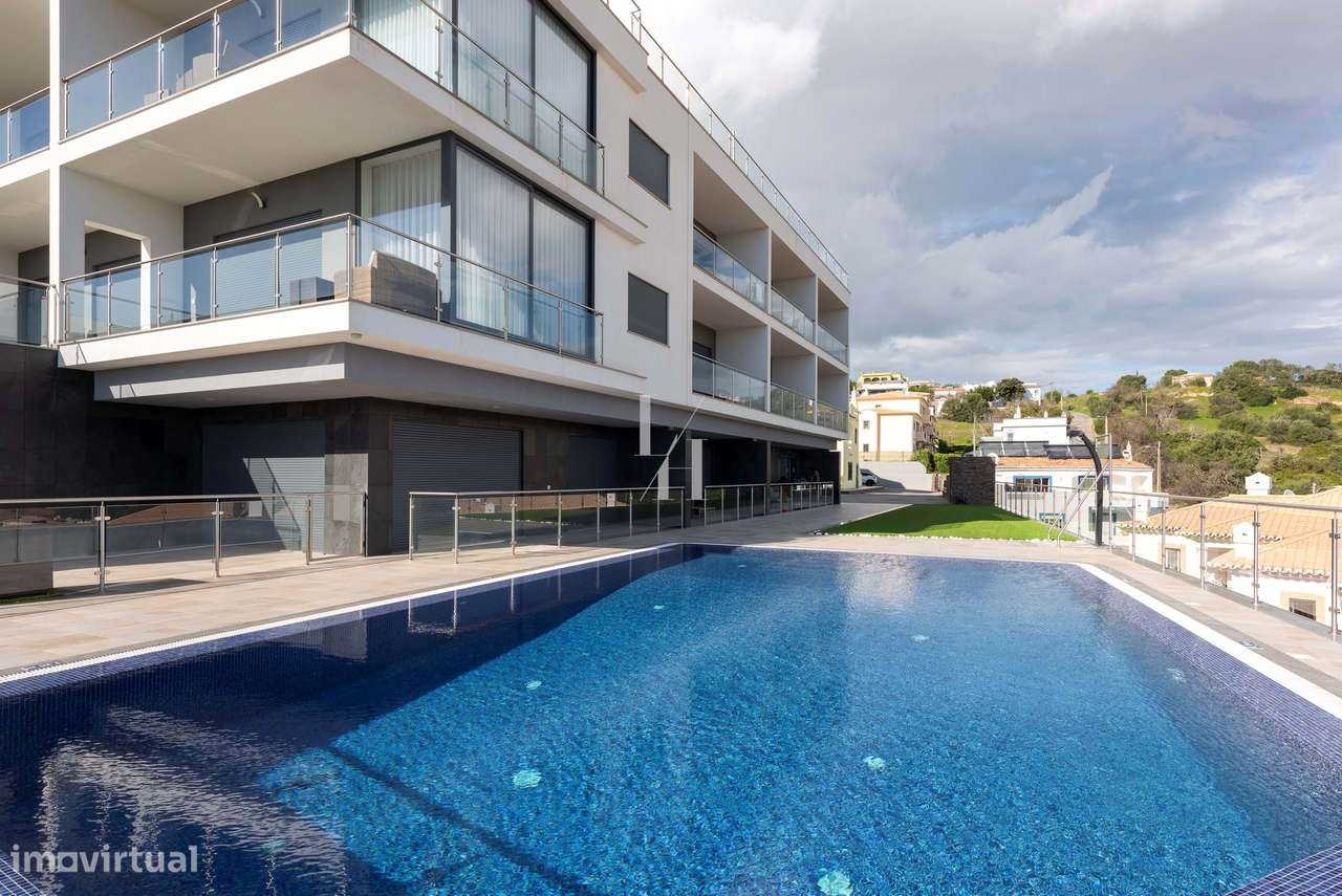 Apartamento T0+1 para venda com piscina e vista mar na Marina de Albuf - Grande imagem: 3/19