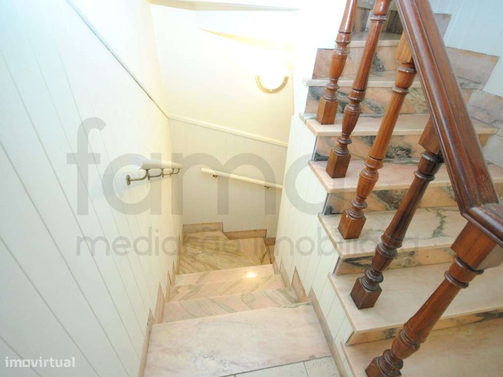 **Oportunidade Única: Moradia T6 à Venda!**-39