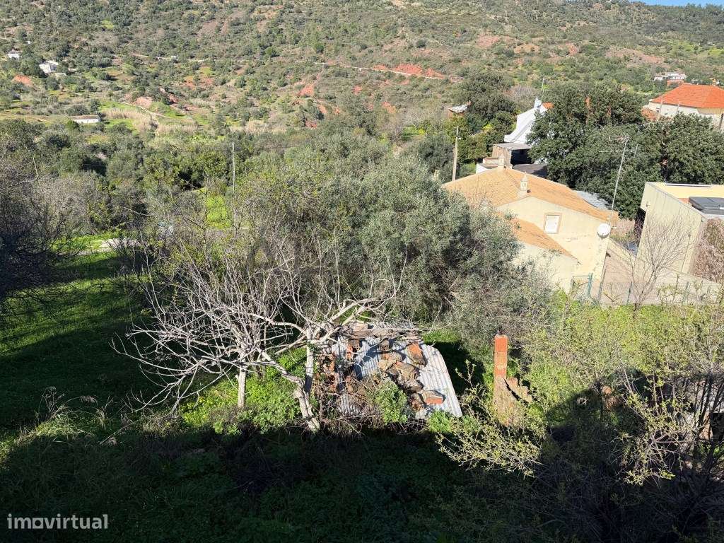 Oportunidade em Salir: Casa com Terreno Amplo e Anexo-10