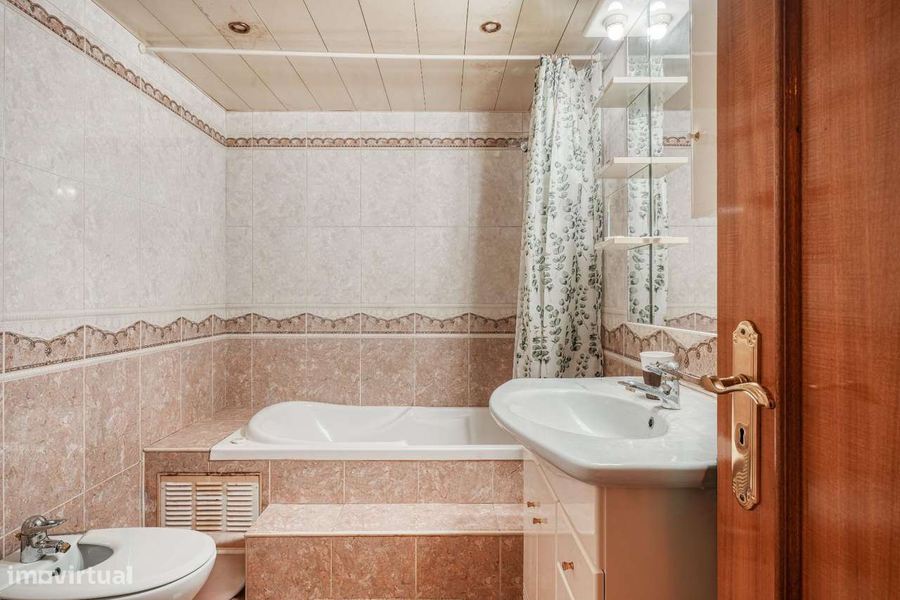 Apartamento T2 com Terraço Incrível || Costa da Caparica-7