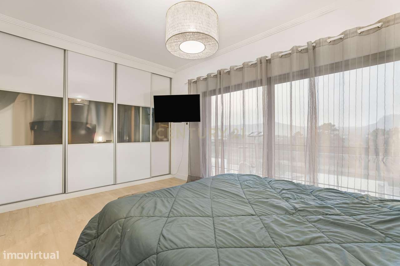 Qualidade de Vida e Bom Gosto nos Jardins de Santiago - 4 Quartos e 3-24