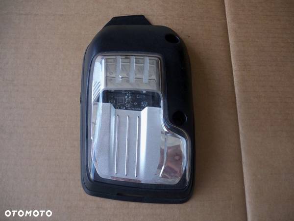 Iveco Daily lampa obrysowa dachowa  prawa 2019-2020 - 1