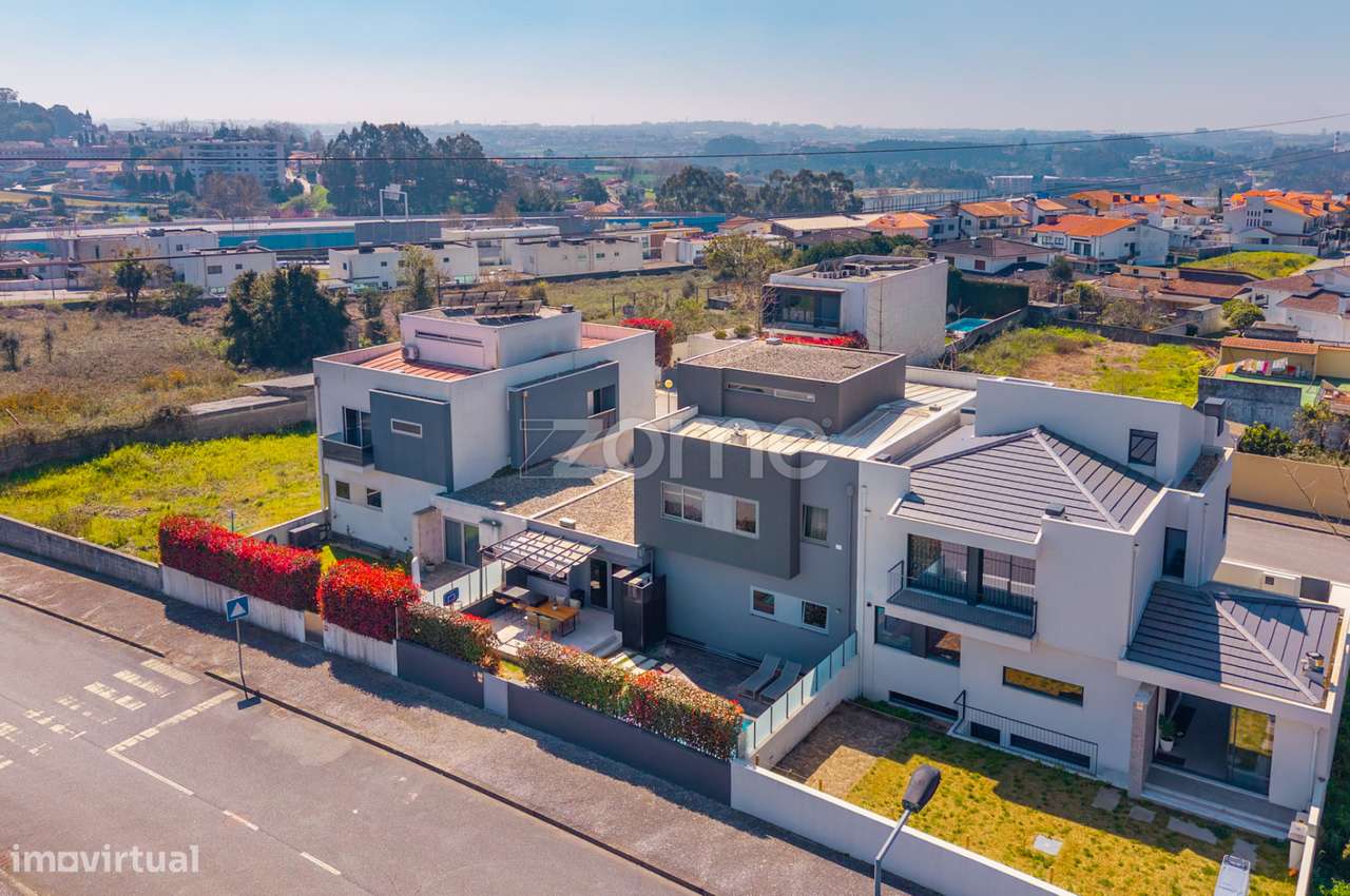 MORADIA T4 COM PISCINA - Grande imagem: 2/60