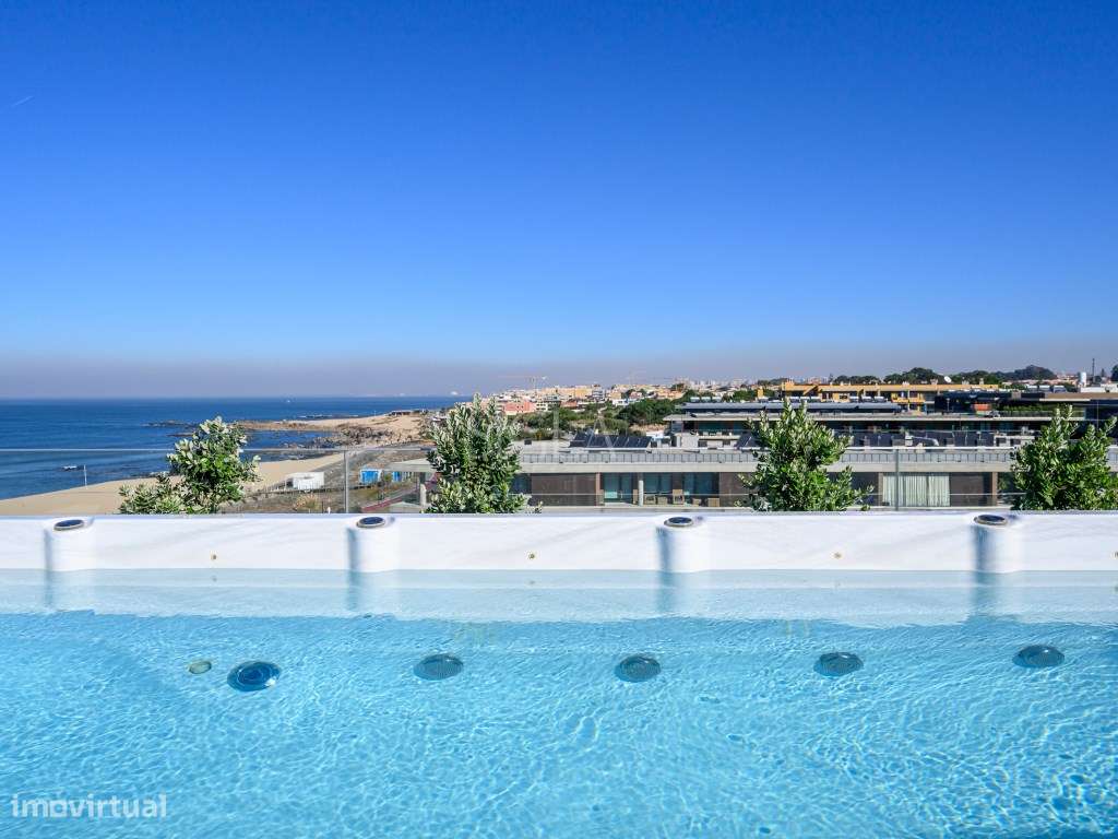 Penthouse T3 com piscina no terraço - Primeira linha de Mar-38