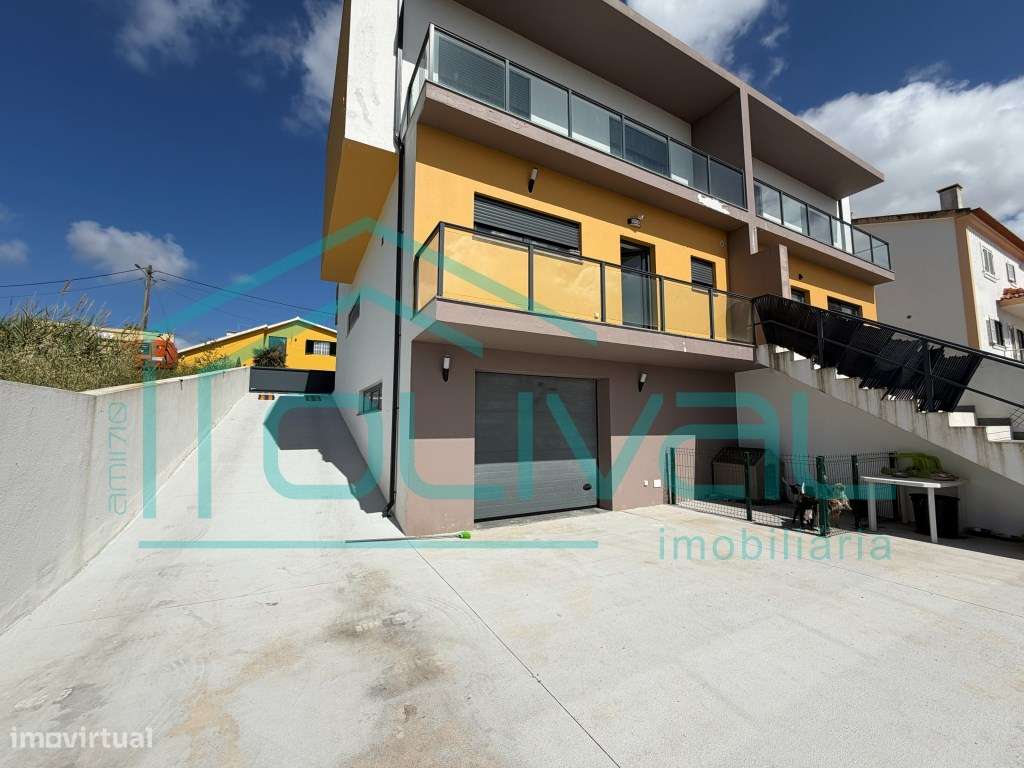 Moradia de Rês do Chão e primeiro andar com garagem na Cave e Logra...-46