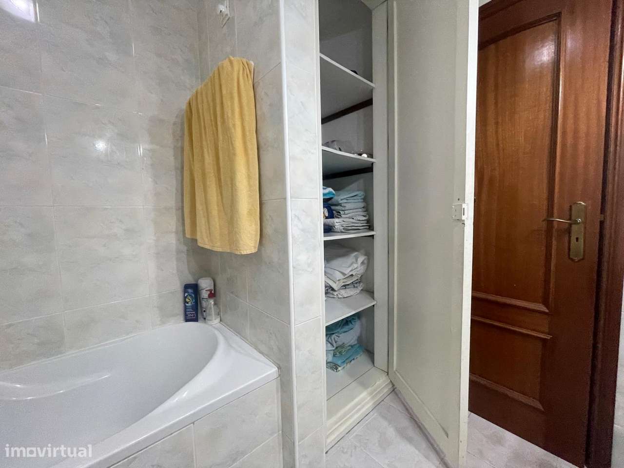 Apartamento T3 com boas áreas-11