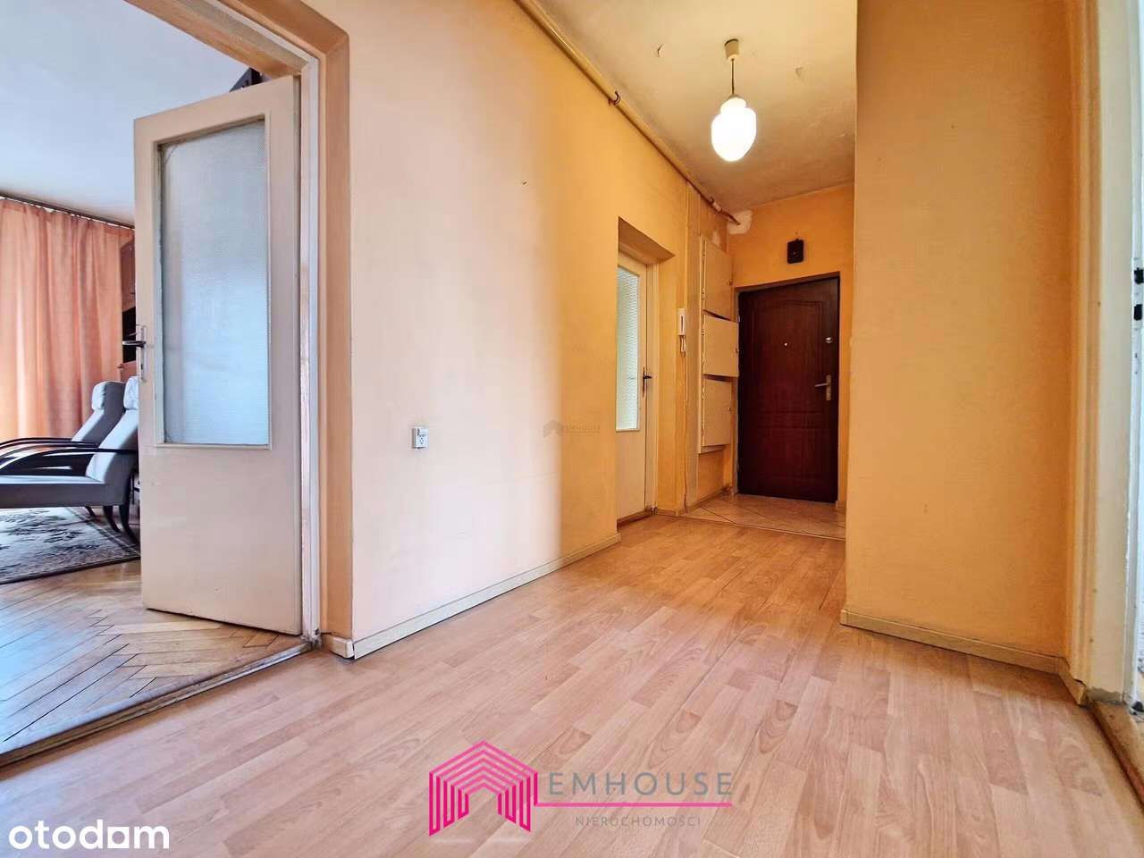 OBNIŻKA CENY ! Trzypokojowe mieszkanie w centrum z potencjałem.-8