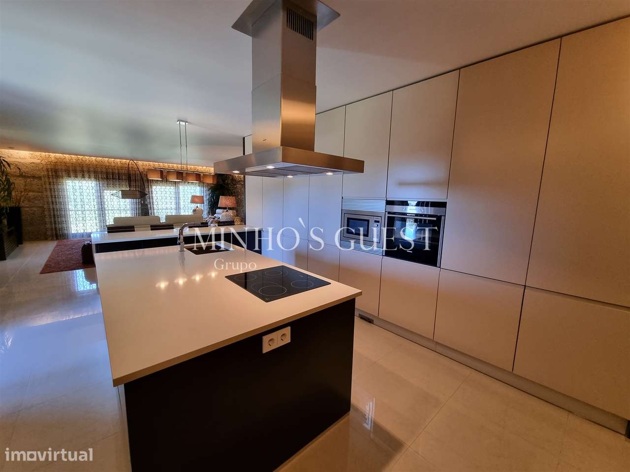 Moradia V4 de Luxo (650m2) Implantada em Terreno de 12500m2 - Souto, G-8