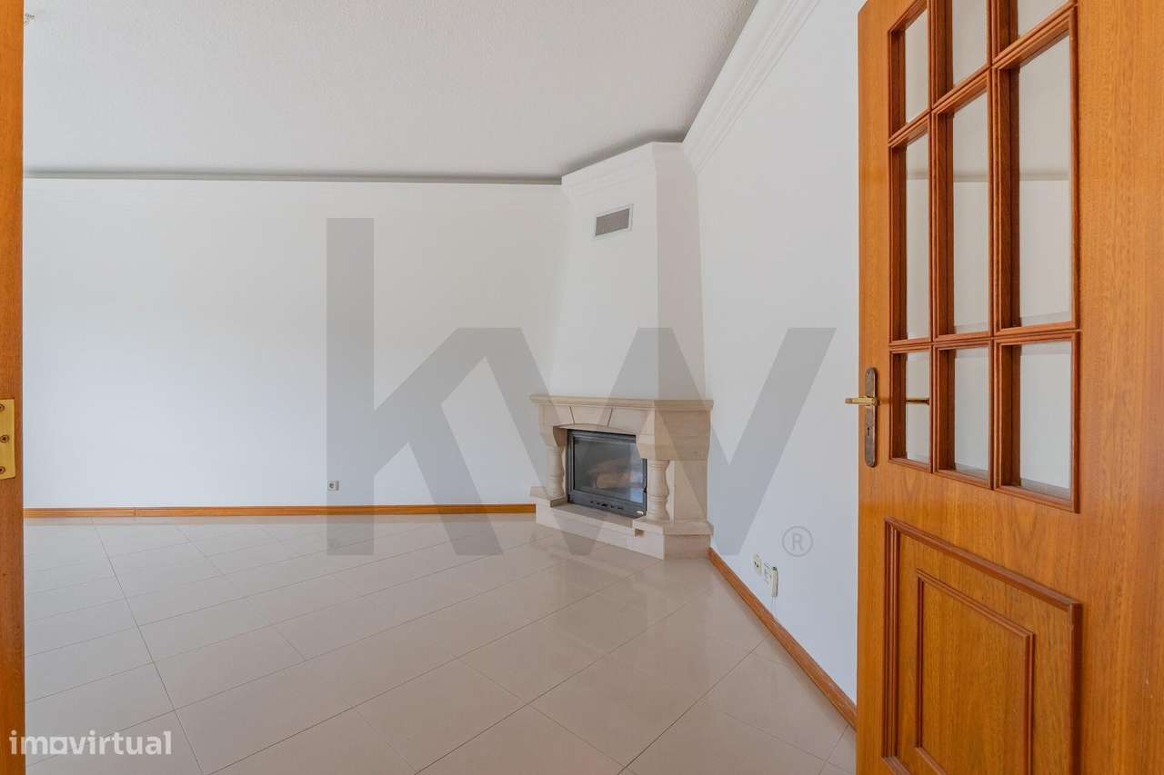 Apartamento T2 com Varandas e Lareira | Rua Alfredo Inácio Ramos Silva - Grande imagem: 4/31