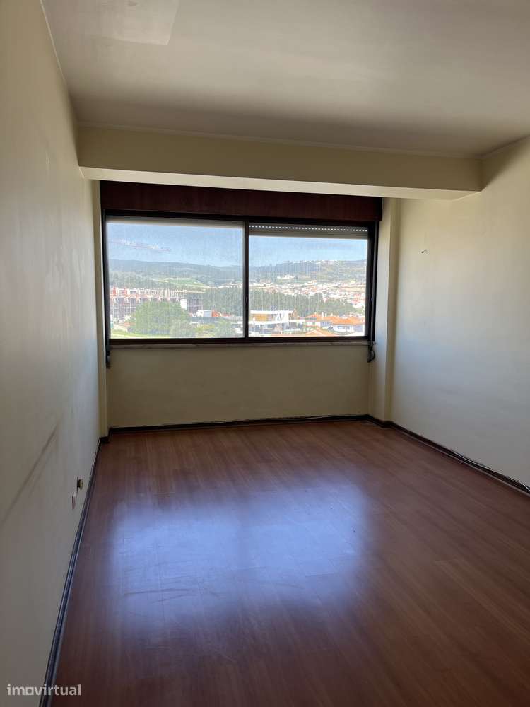 Apartamento T3 com 2 casas de banho em Loures-1
