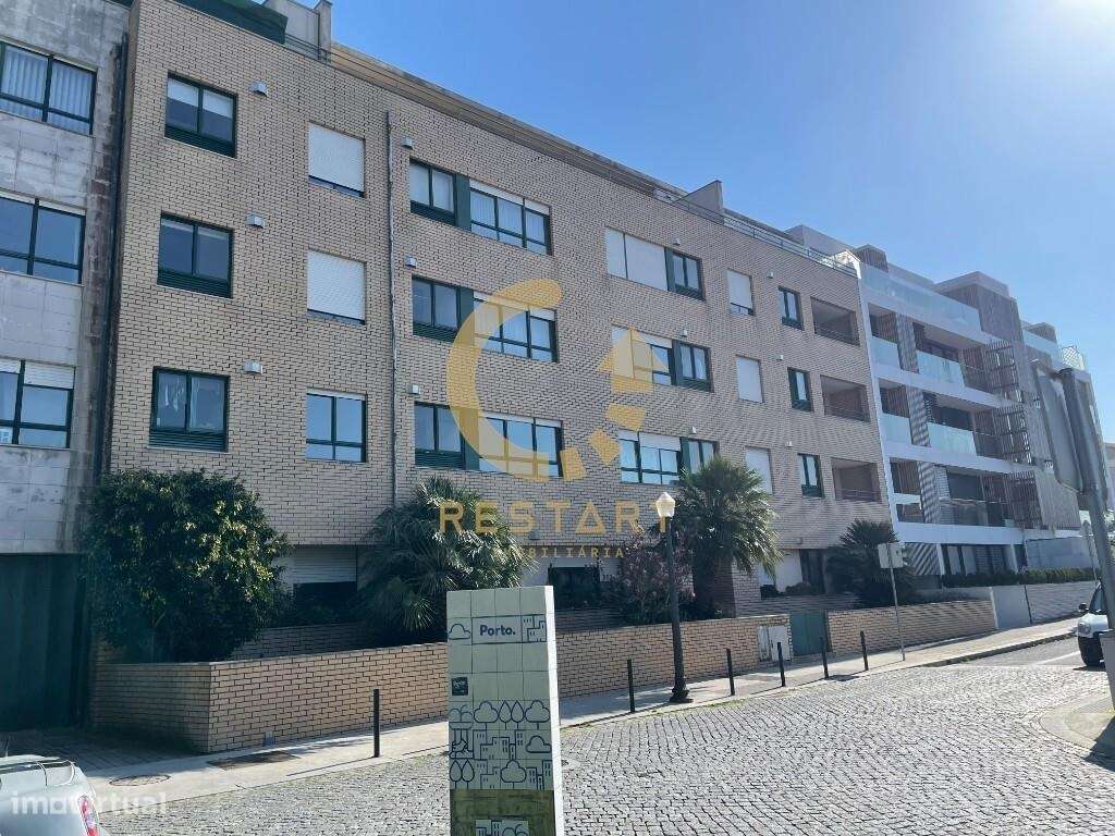 APT T2+1 com 2 varandas, cozinha equipada, suíte, lugar de estacioname - Grande imagem: 2/35