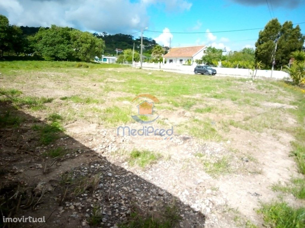 Terreno urbano com 600m2 no Vale de Almornos