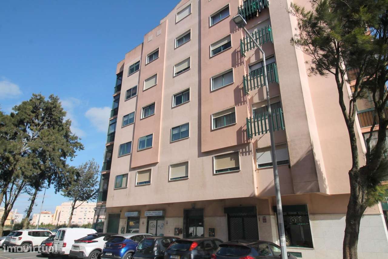 Apartamento T3 Vale Flores Mem Martins-31