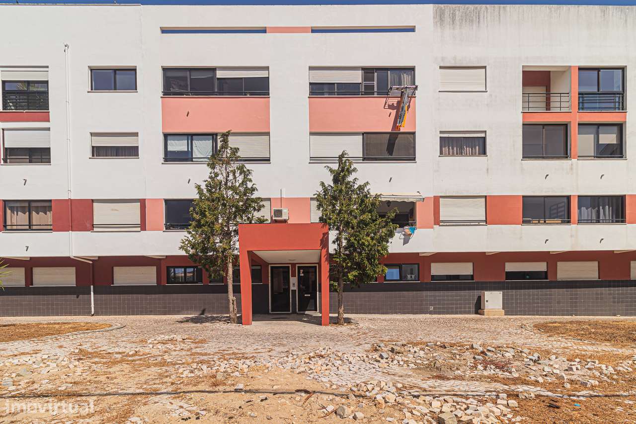 Apartamento T2 remodelado num RC na Marisol-31