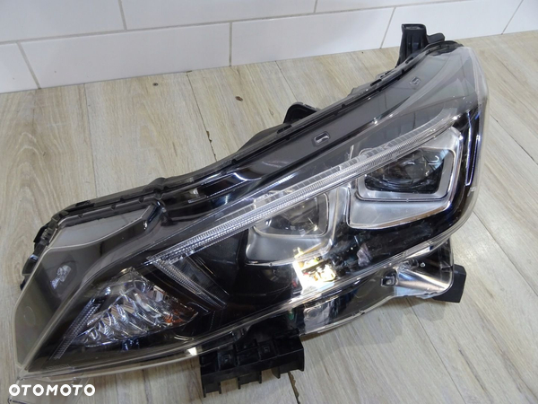 LAMPA PRZÓD LEWA NISSAN LEAF II FULL 26060-5SH5A - 5