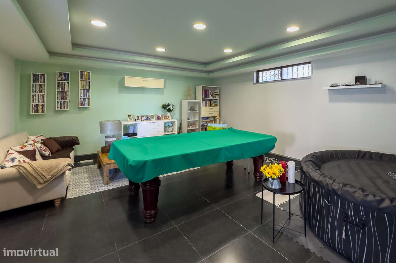 Moradia de Luxo T4 | Piscina Aquecida | Exclusividade Total em Amares-38