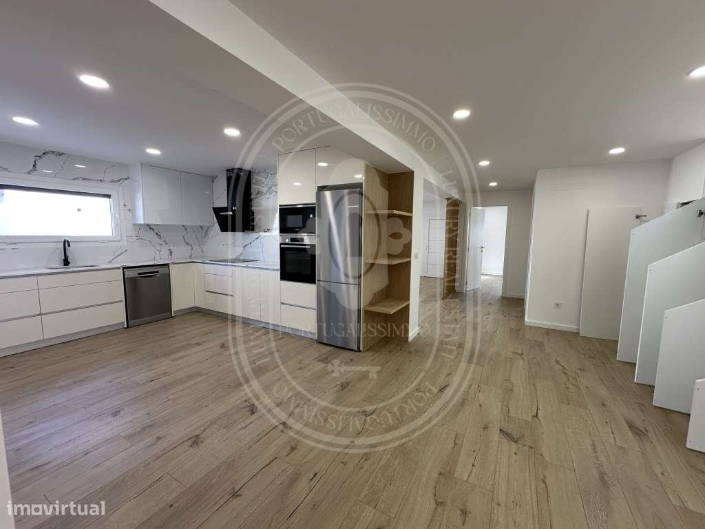 Elegante Moradia Contemporânea T4 - Conforto, Luz e Eficiência Ener... - Grande imagem: 2/47