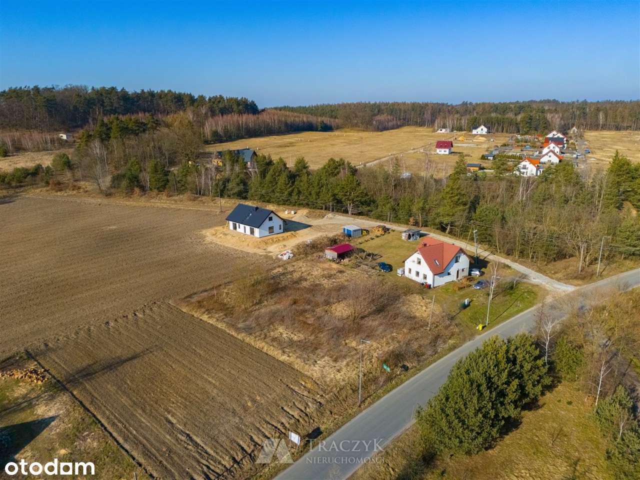 Uzbrojona działka_droga gminna asfaltowa_Las-6