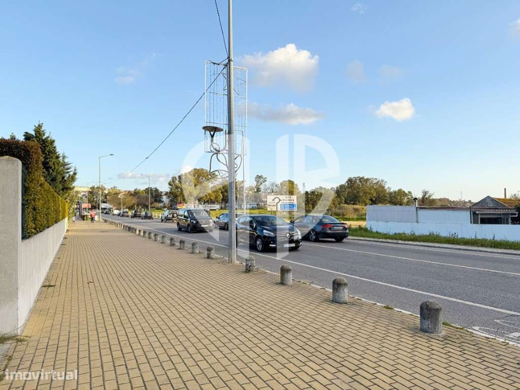 Moradia T3 + Área Terreno 4.150m2 + Atracadouro // P/Recuperar-49