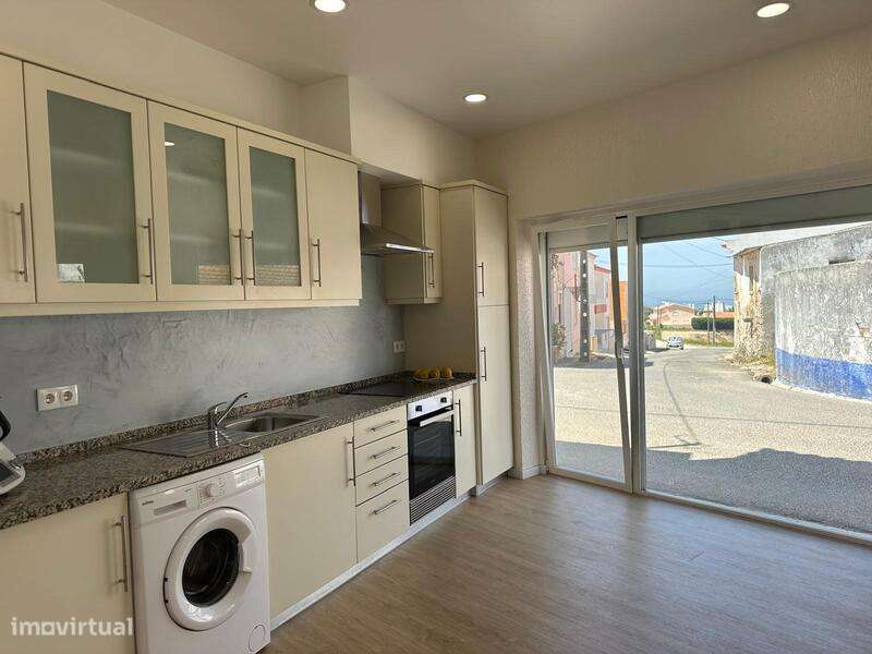 Moradia T2 Remodelada com Vista Mar Próxima das Praias na Lourinhã-7
