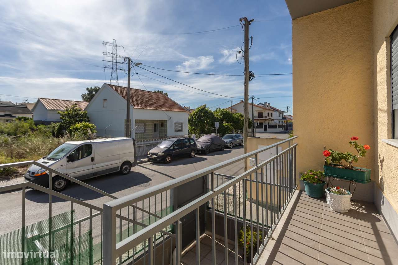 Andar de moradia T3 com terraço e cave muito espaçosa-35