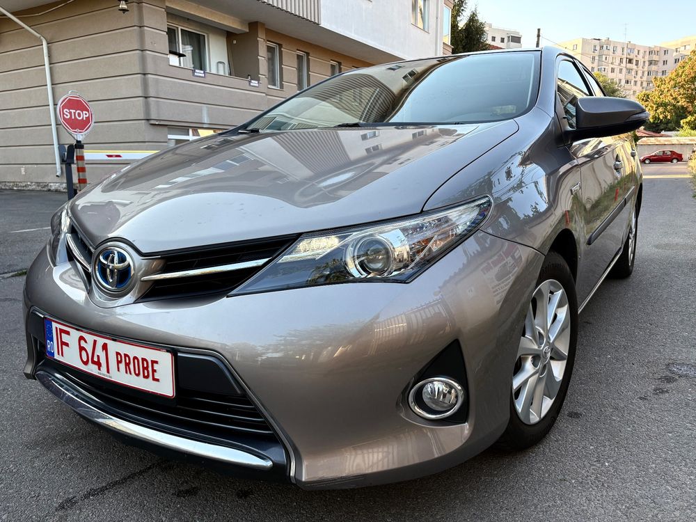 Toyota Auris II [2012 - 2018] 1.8 L VVT-i Luna 2015