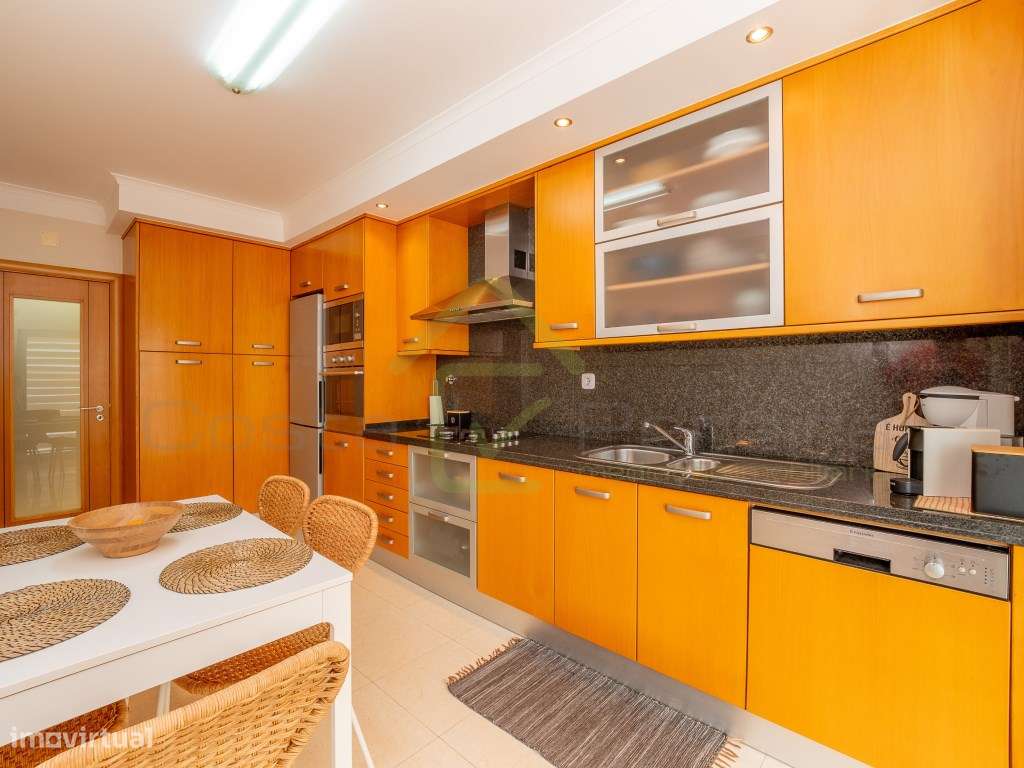 Apartamento T2 no Centro com boas áreas e excelente localização-6