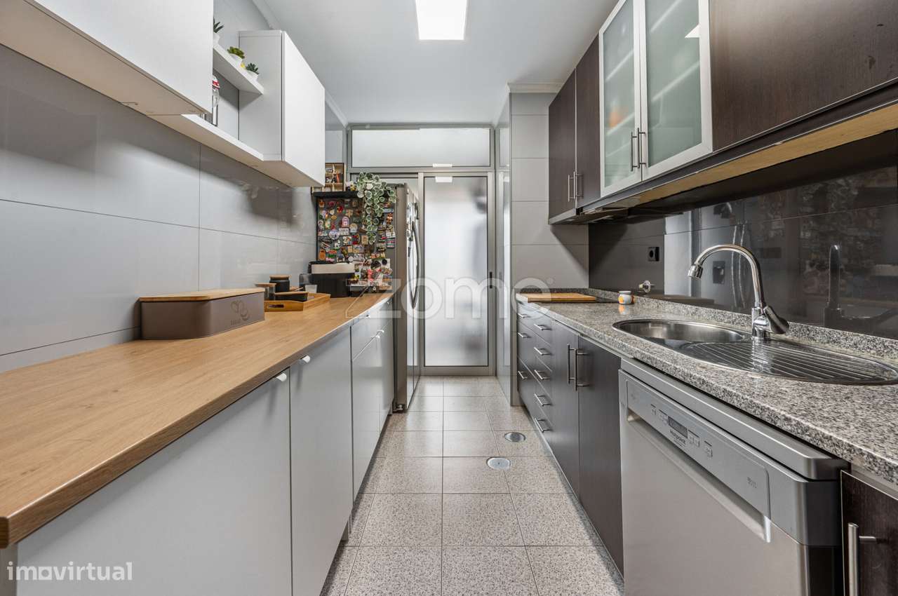 Apartamento T3 com varandas, em Valongo-0