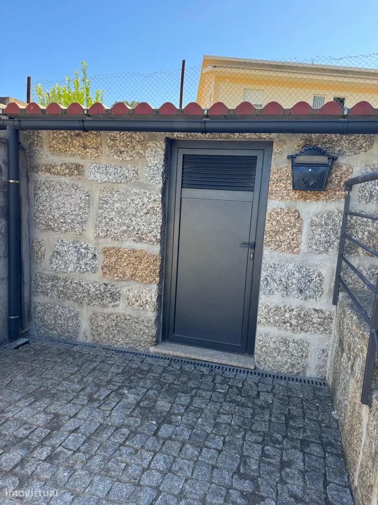 Oportunidade Única: Moradia T3 Reabilitada em Azurém – Guimarães-15