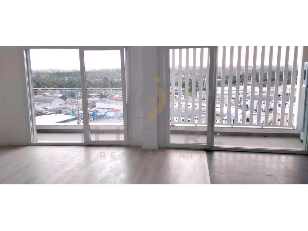 Apartamento T2 com varandas panorâmicas e parqueamento em Santa Mar...-7