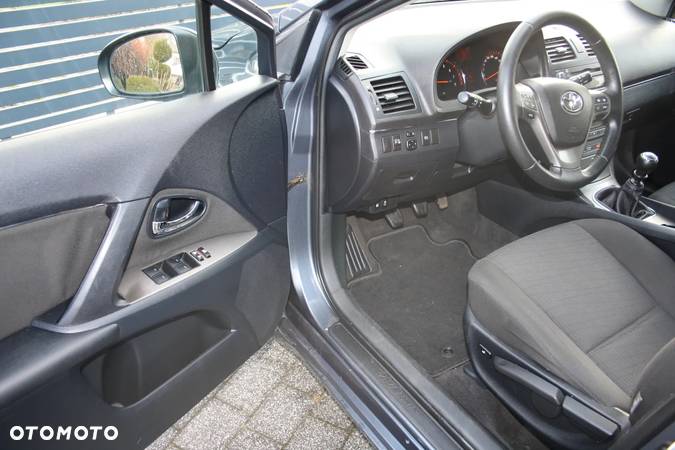 Toyota Avensis 1.8 Sol - 12