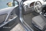 Toyota Avensis 1.8 Sol - 12