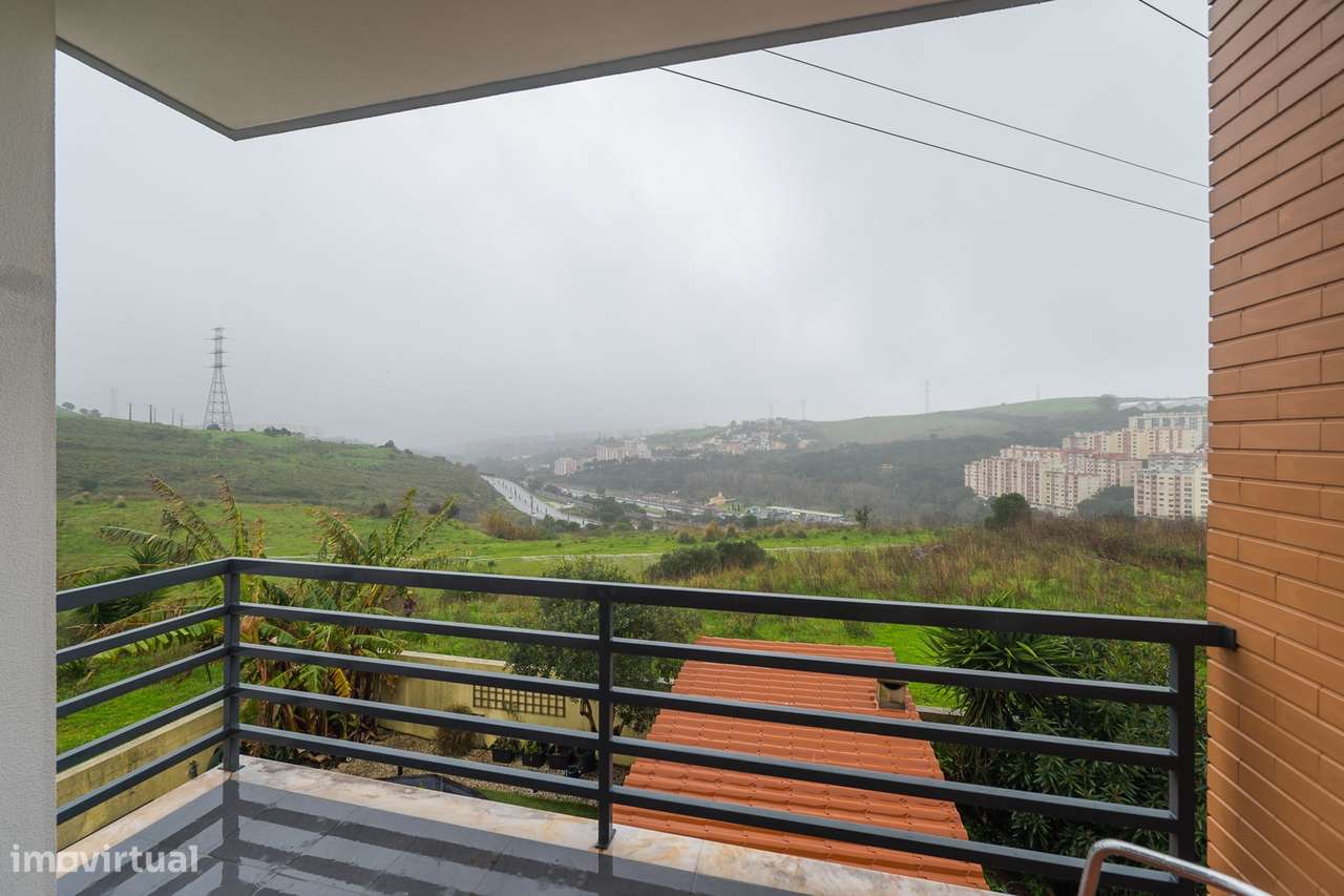 Moradia T-4+1 em Agualva Cacém-41