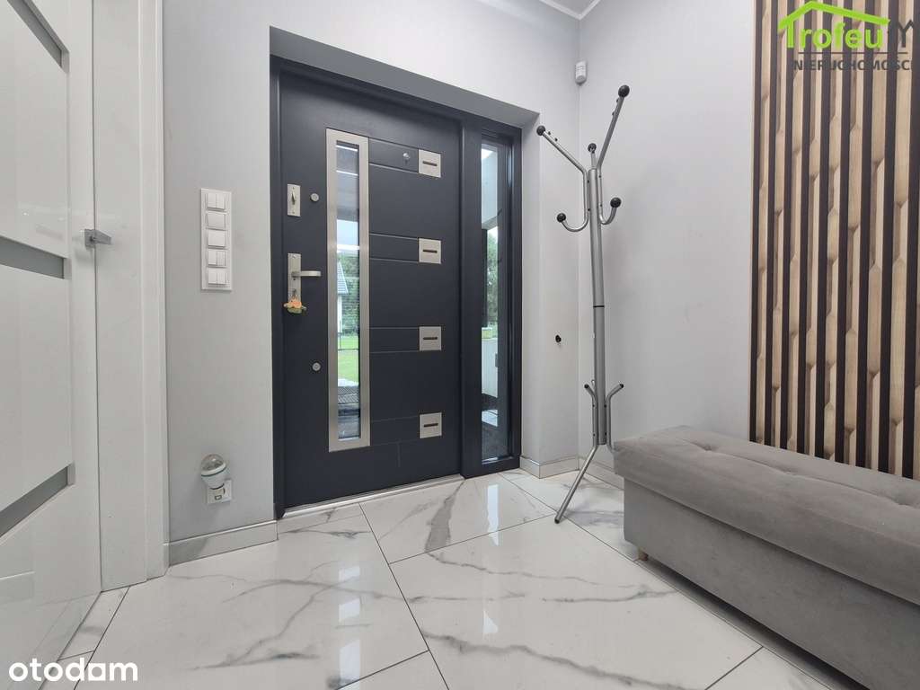 Dom w spokojnej i cichej okolicy-16