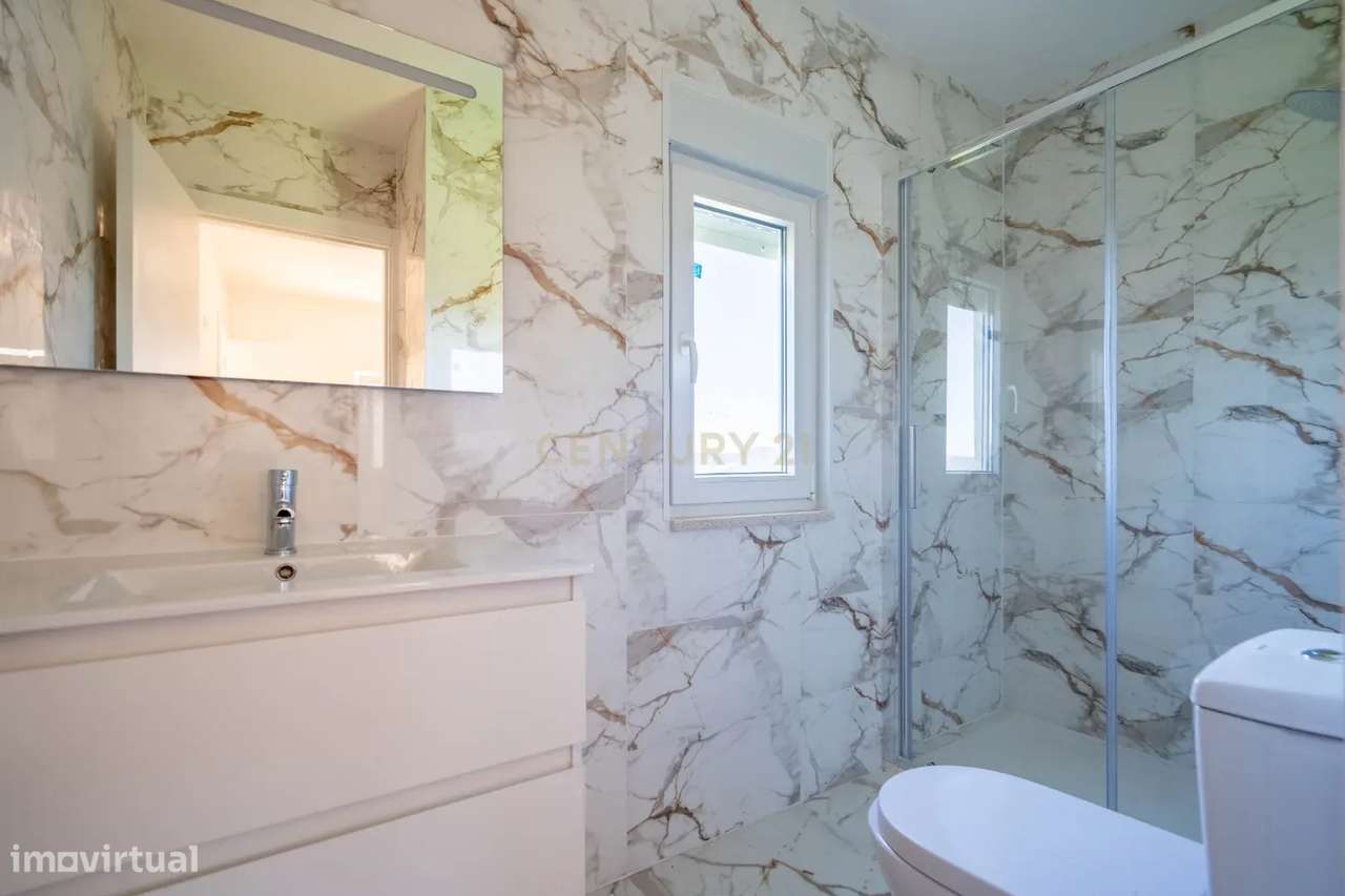 Moradia T3 de dois pisos com terreno totalmente renovada a cinco minut-20