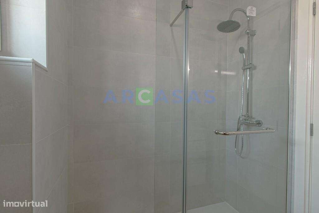 Apartamento T3 com garagem e varandas em Águas Santas, Maia-25