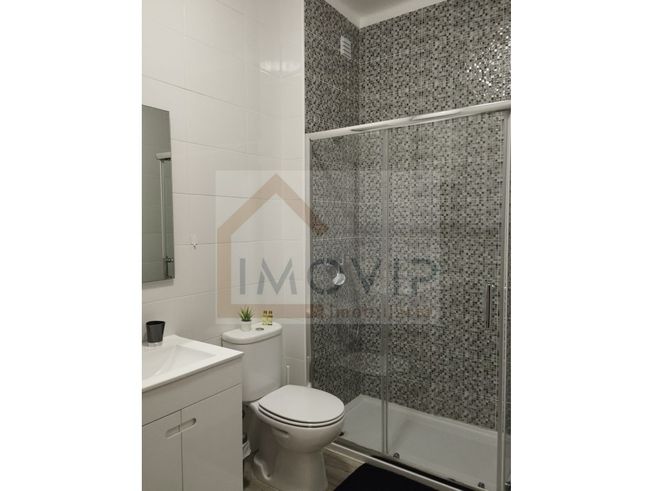 Vende-se T1 totalmente remodelado e mobilado-Monte gordo-7