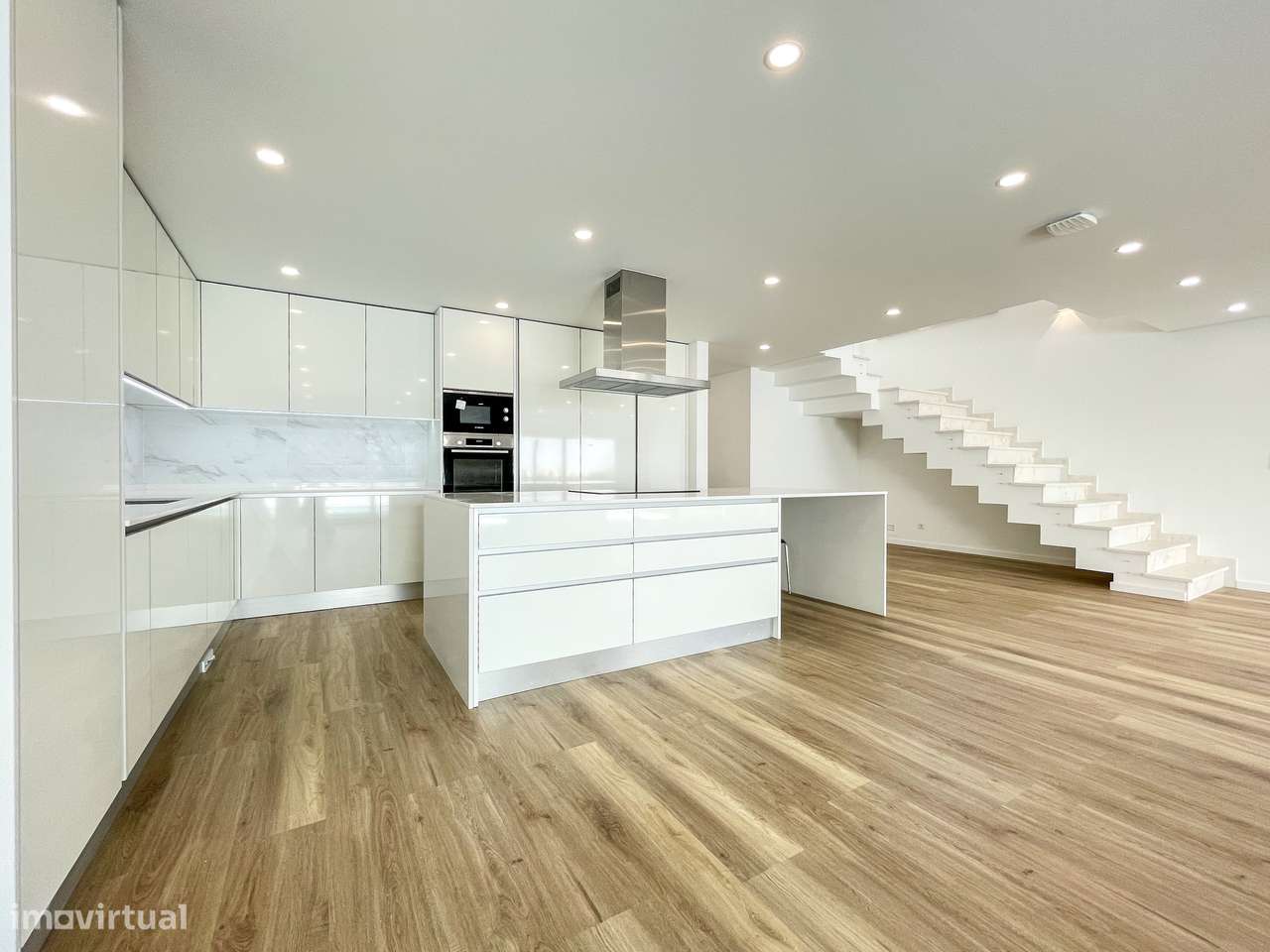 Moradia T4 com Piscina - Santa Iria de Azoia (Bairro da Salvação)-31