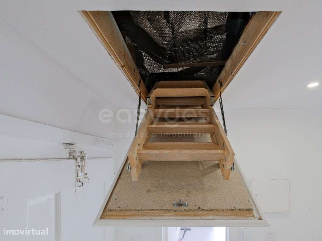 T2 remodelado no coração de Lisboa, entre o Bairro Alto e Santos-30