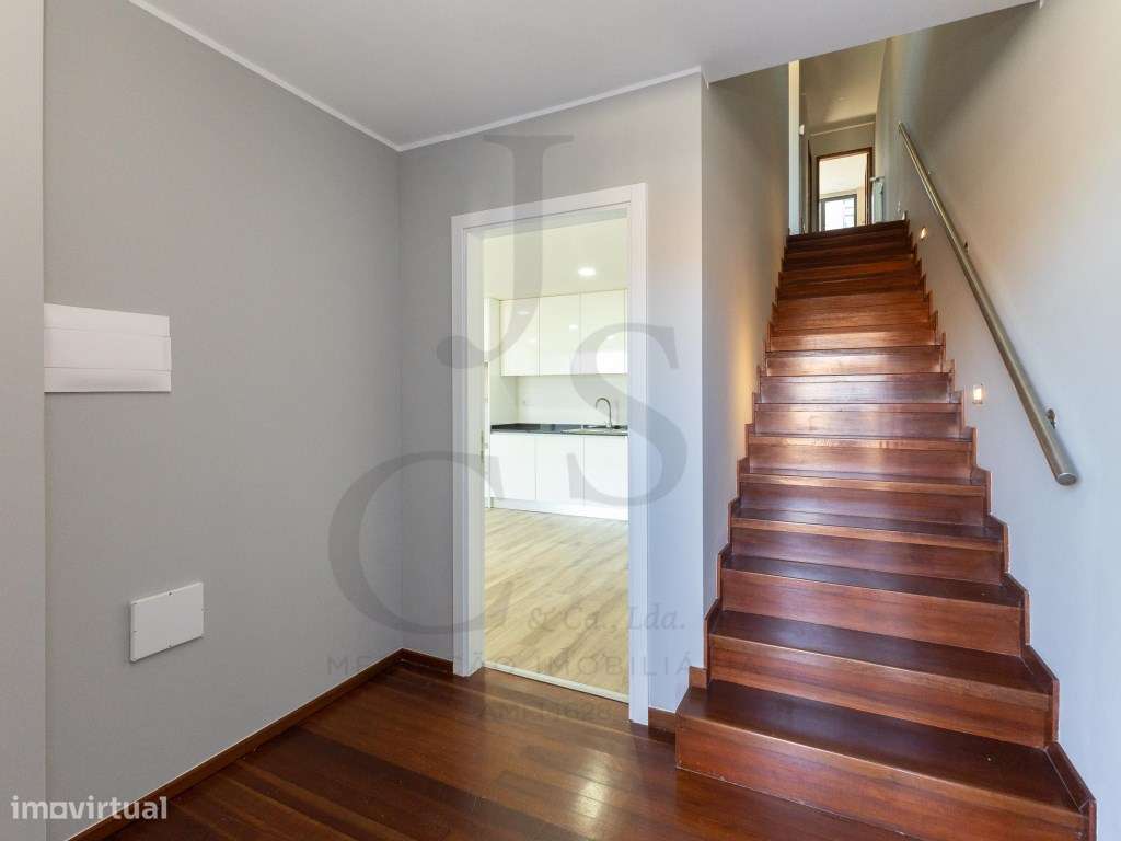 Moradia T4+T2 R/C Independente Gondomar - Possibilidade Permuta-13