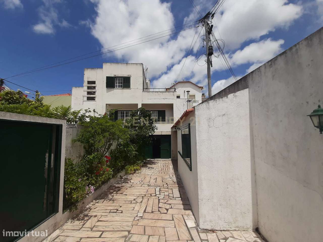 Espetacular Moradia T3 em Lousa com Garagem e Varandas-49